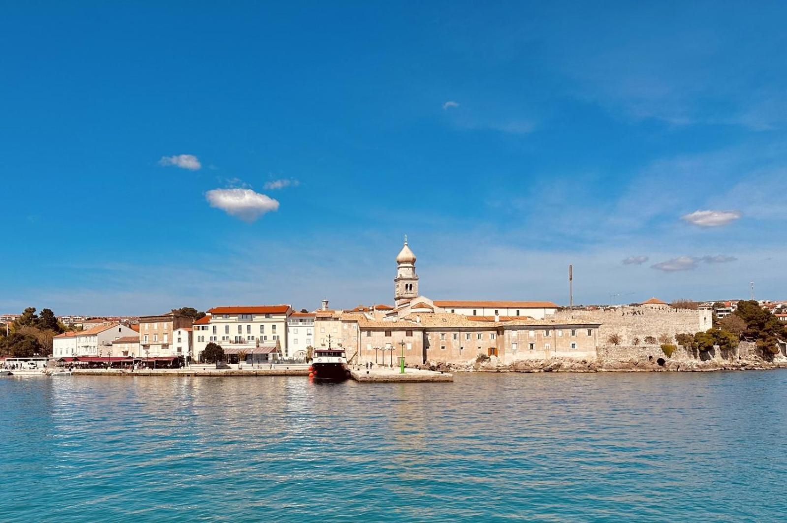 Family Apartments Viva Close To The Beach Krk Town Buitenkant foto