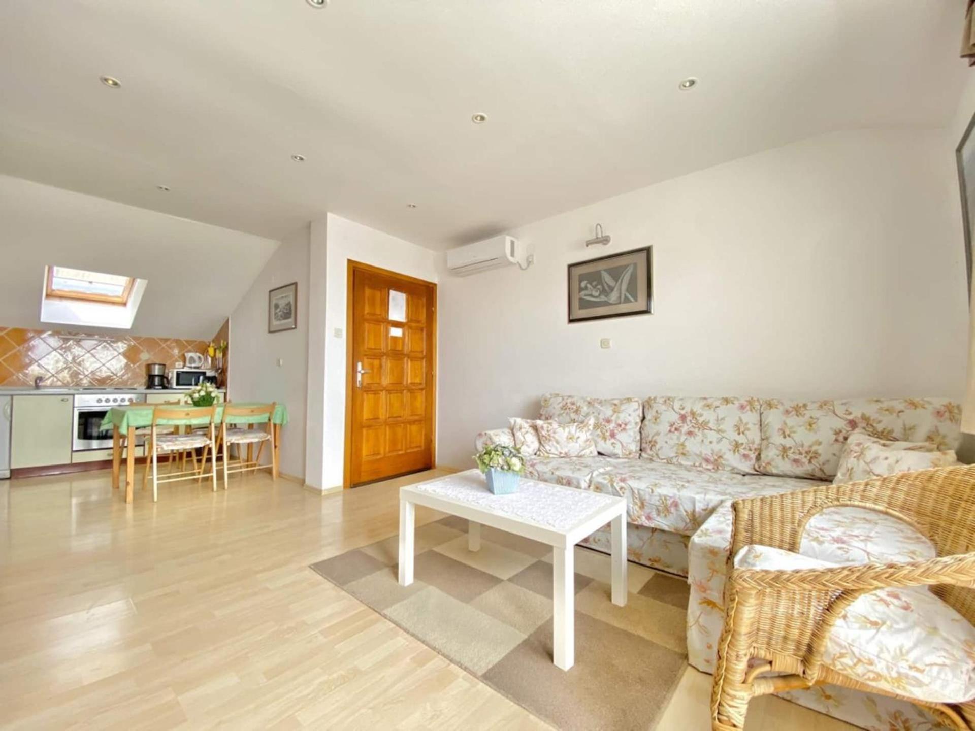 Family Apartments Viva Close To The Beach Krk Town Buitenkant foto