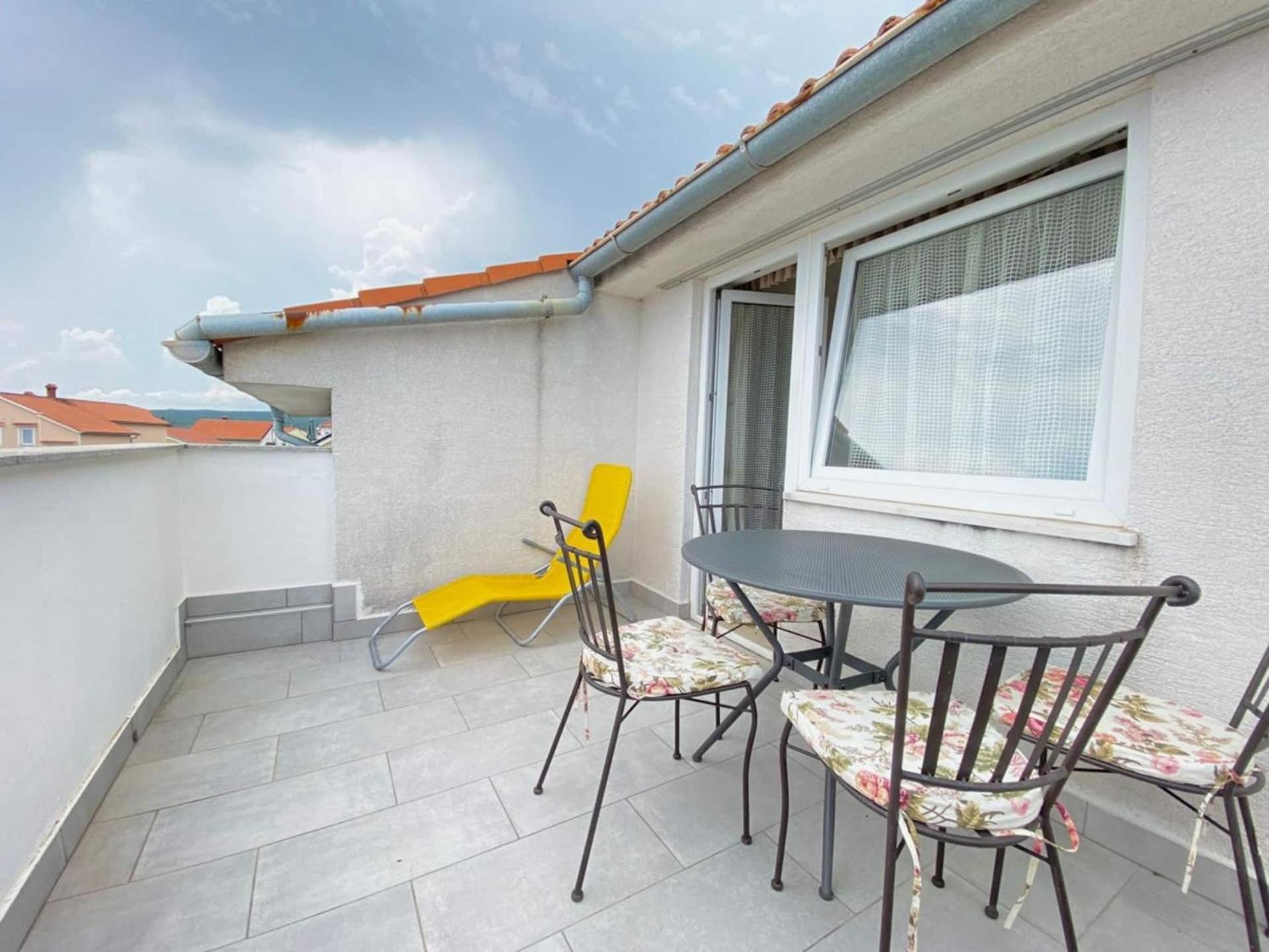 Family Apartments Viva Close To The Beach Krk Town Buitenkant foto