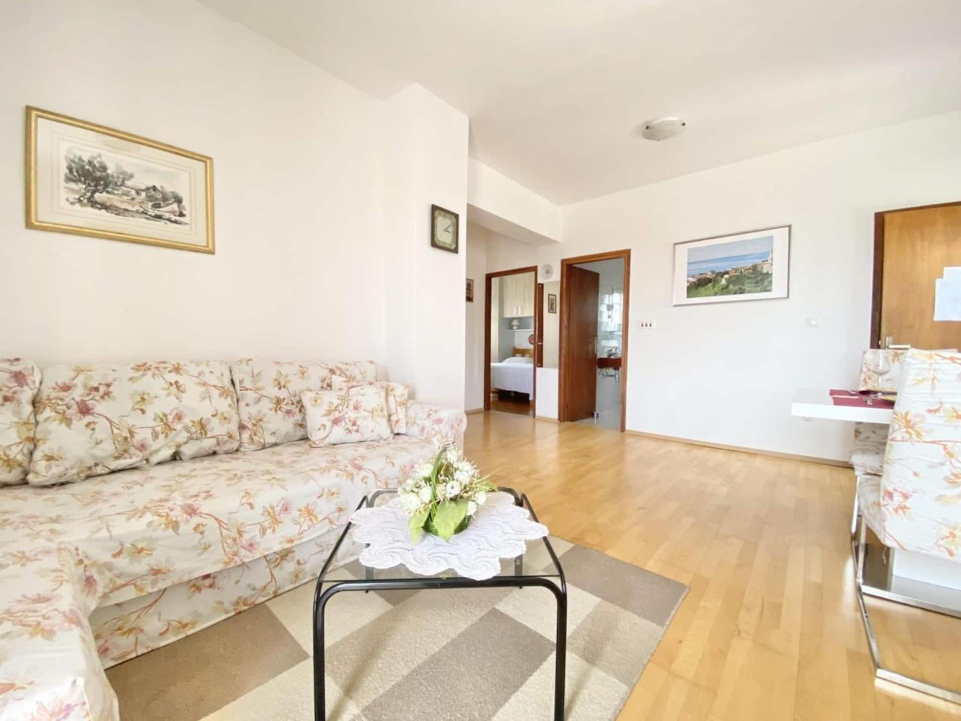 Family Apartments Viva Close To The Beach Krk Town Buitenkant foto