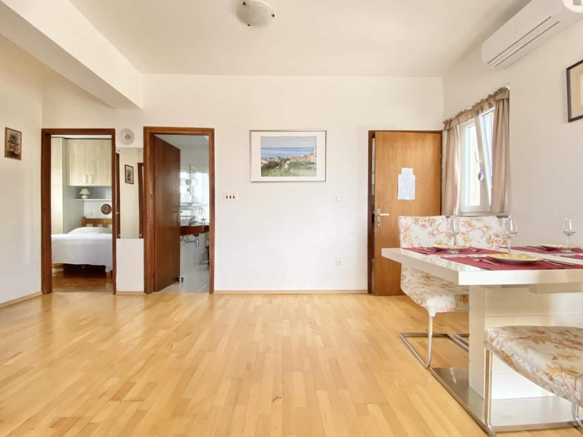 Family Apartments Viva Close To The Beach Krk Town Buitenkant foto