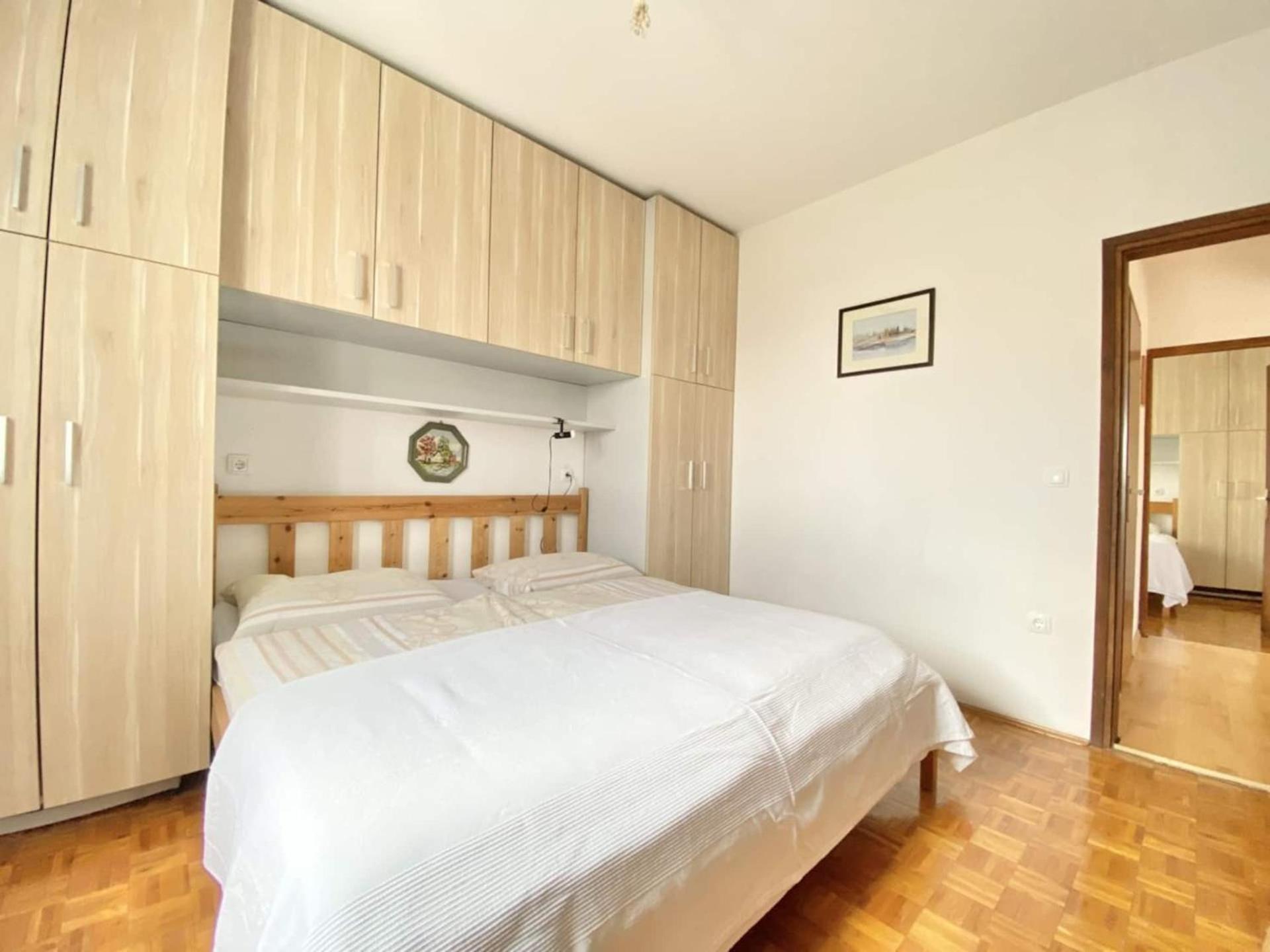 Family Apartments Viva Close To The Beach Krk Town Buitenkant foto
