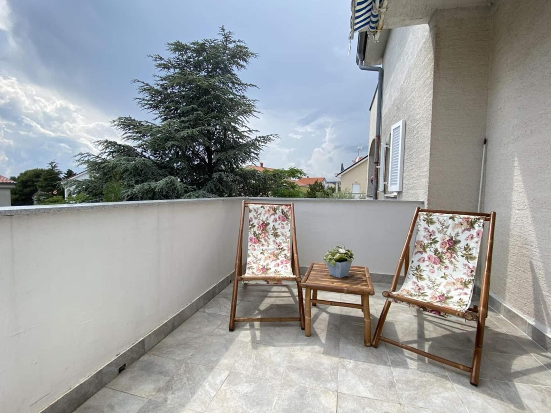 Family Apartments Viva Close To The Beach Krk Town Buitenkant foto